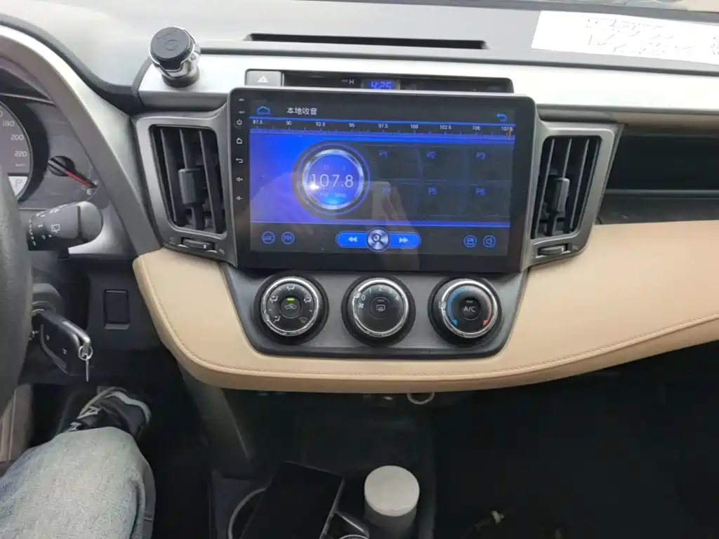Toyota RAV4 — фото 13