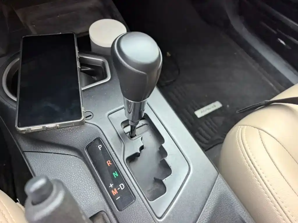 Toyota RAV4 — фото 14