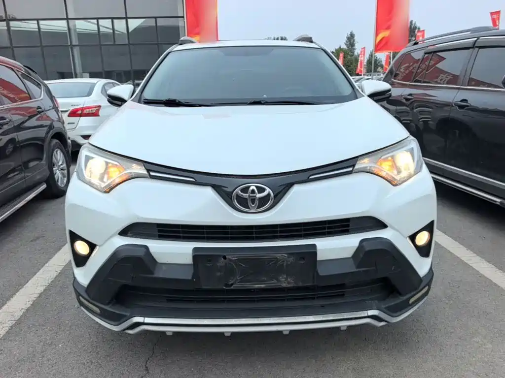 Toyota RAV4 — фото 3