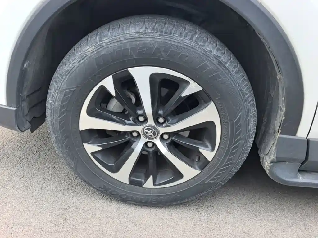 Toyota RAV4 — фото 23