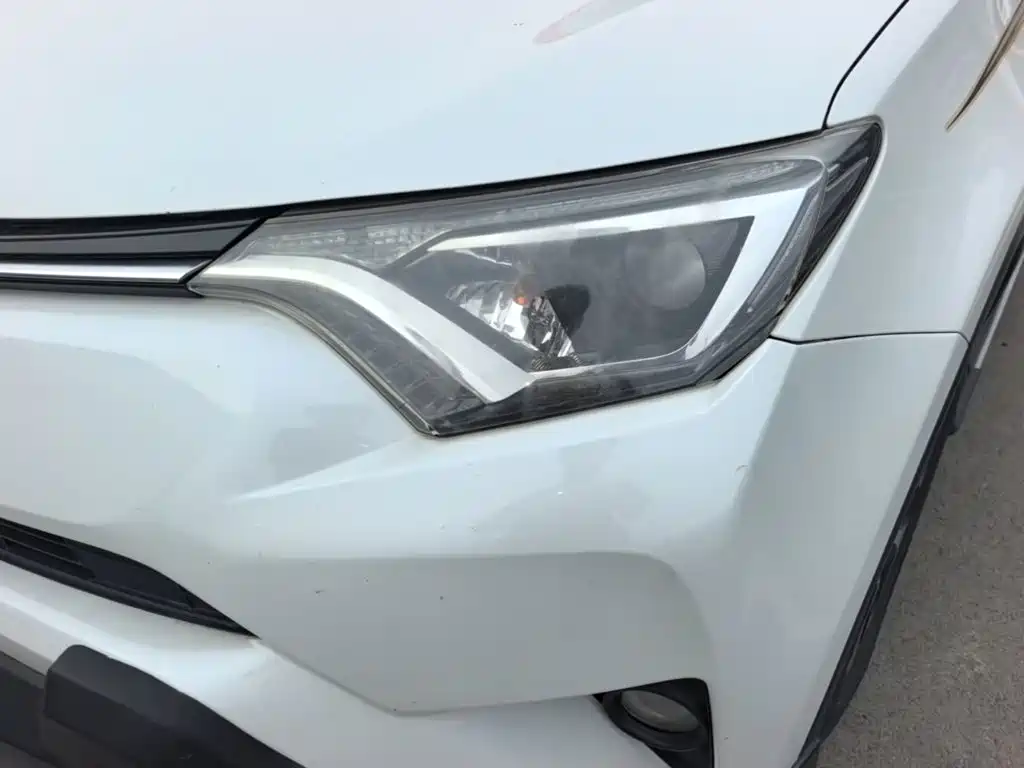 Toyota RAV4 — фото 24