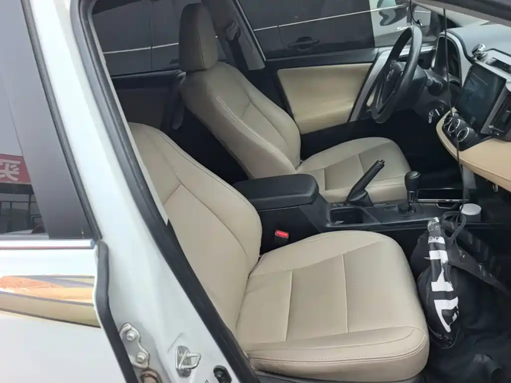 Toyota RAV4 — фото 25