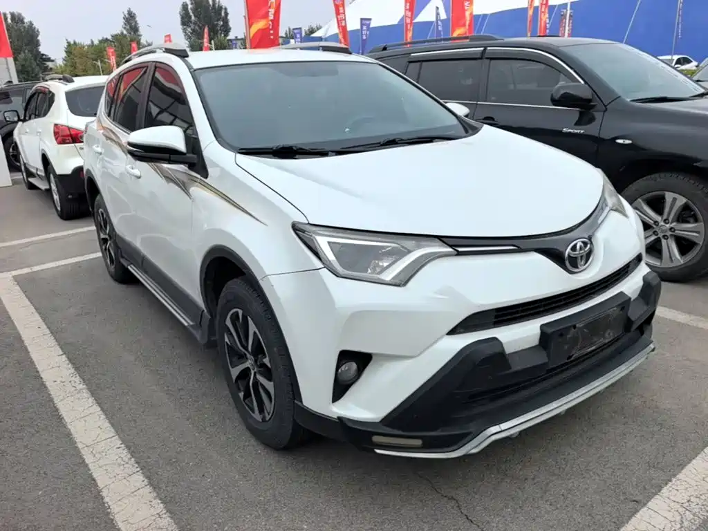 Toyota RAV4 — фото 4
