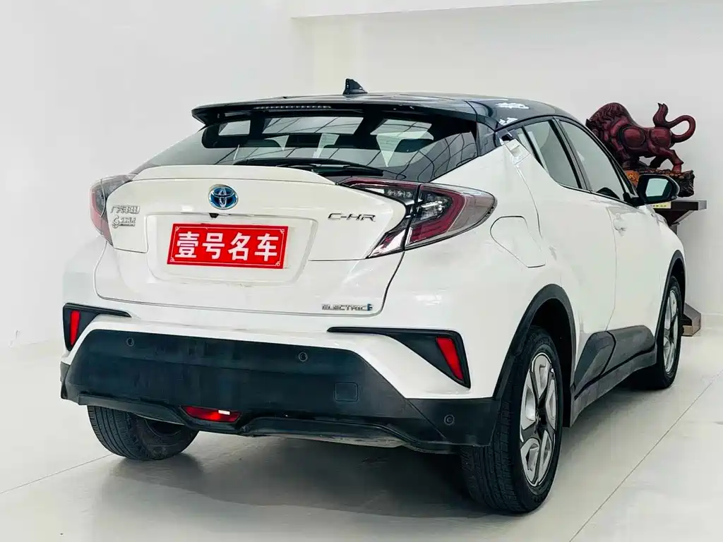 Toyota C-HR EV — фото 6