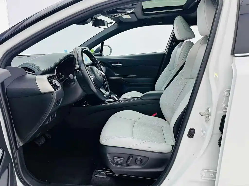 Toyota C-HR EV — фото 7