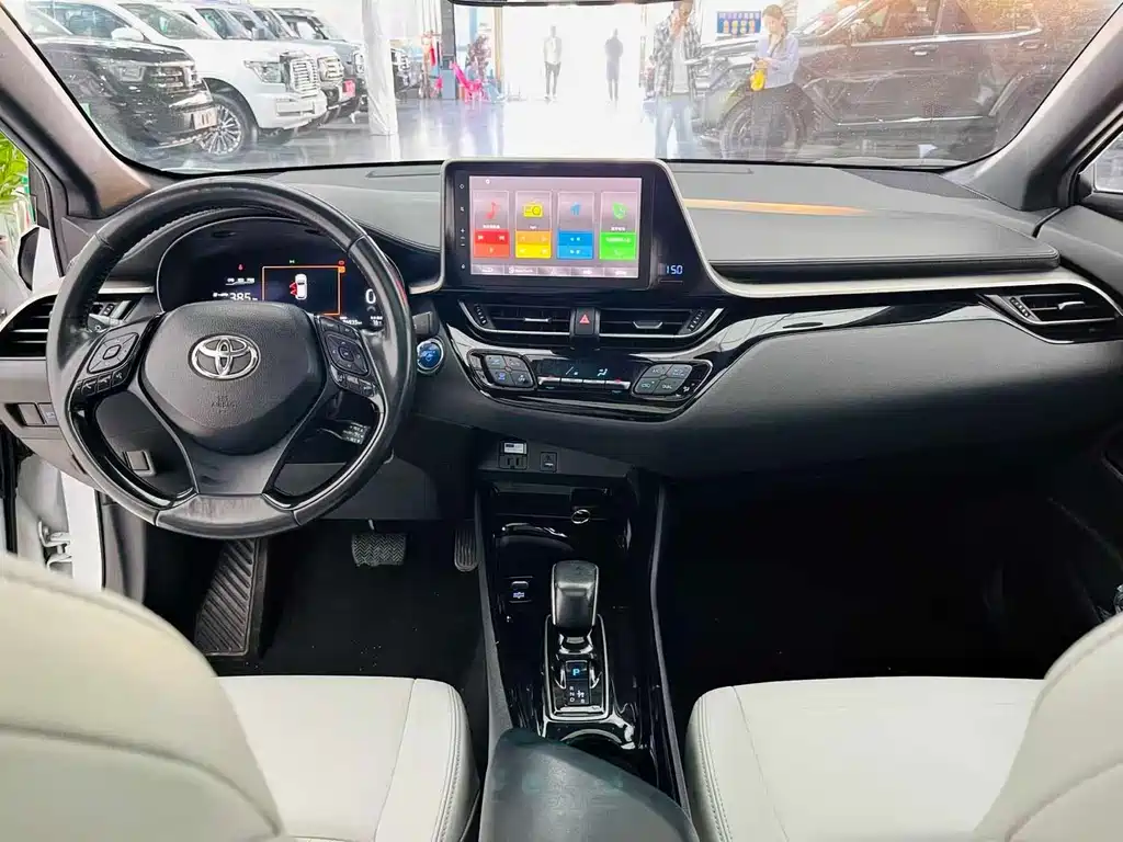 Toyota C-HR EV — фото 8
