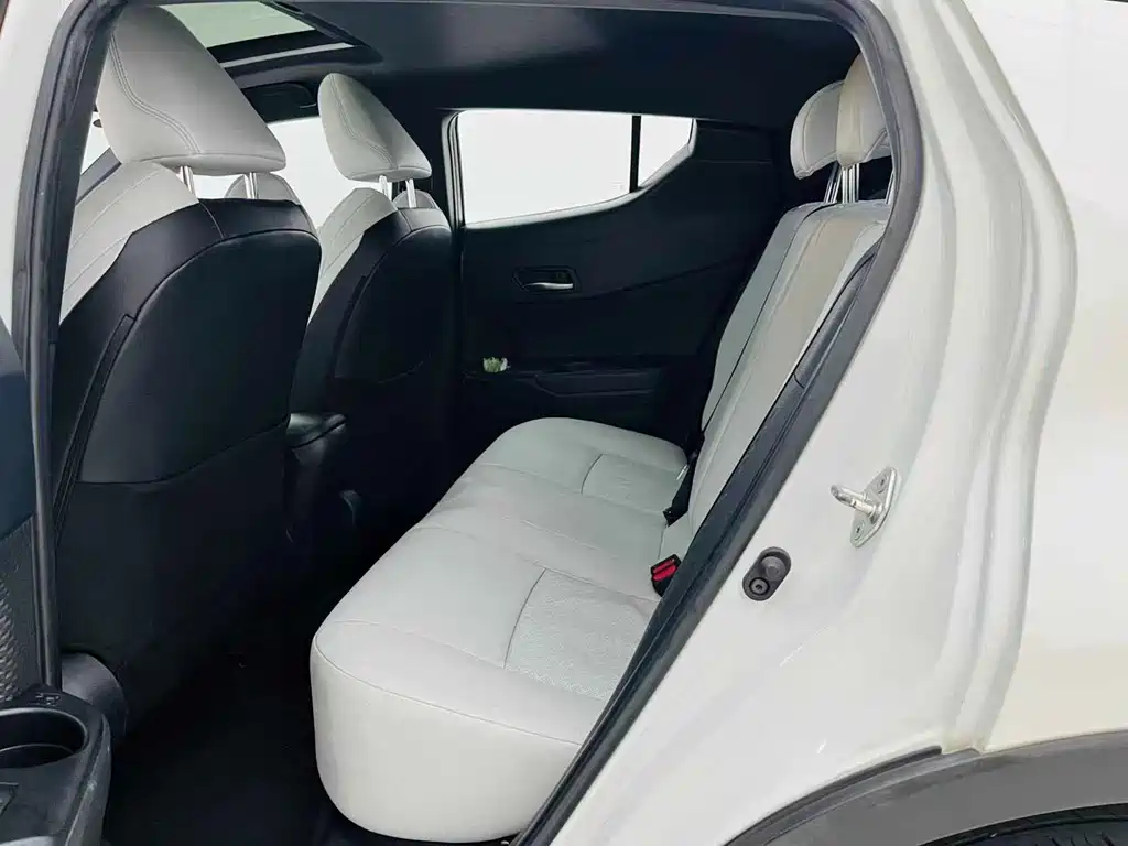 Toyota C-HR EV — фото 9