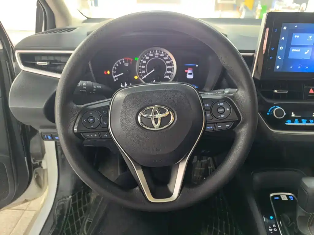 Toyota Corolla — фото 11