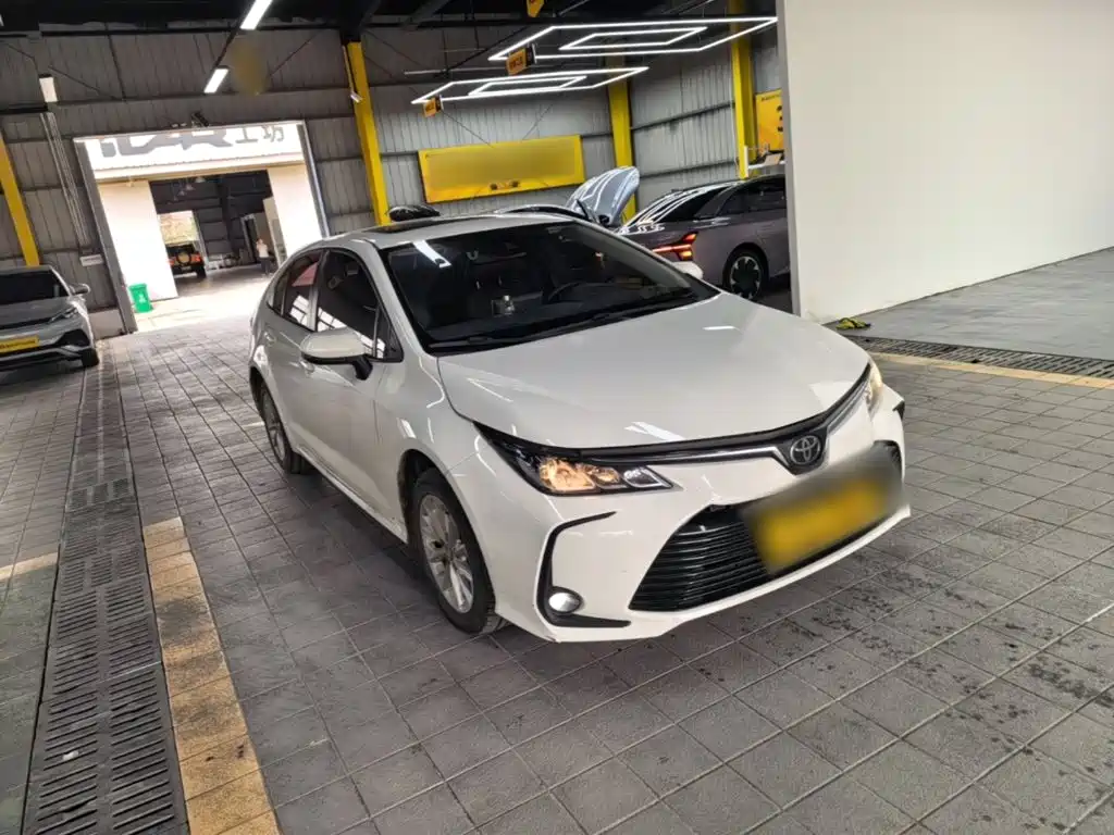 Toyota Corolla — фото 4