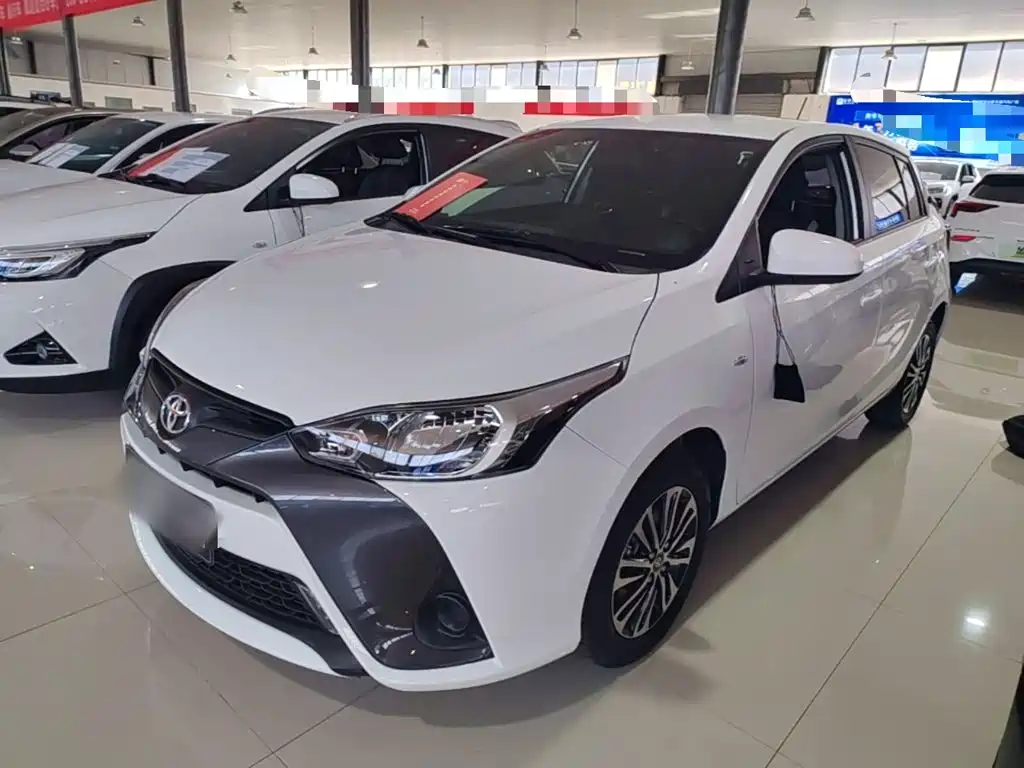 Toyota Yaris L — фото 2