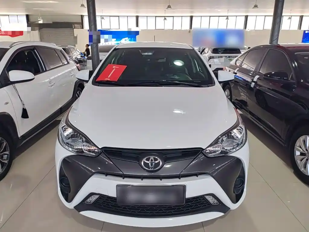 Toyota Yaris L — фото 3