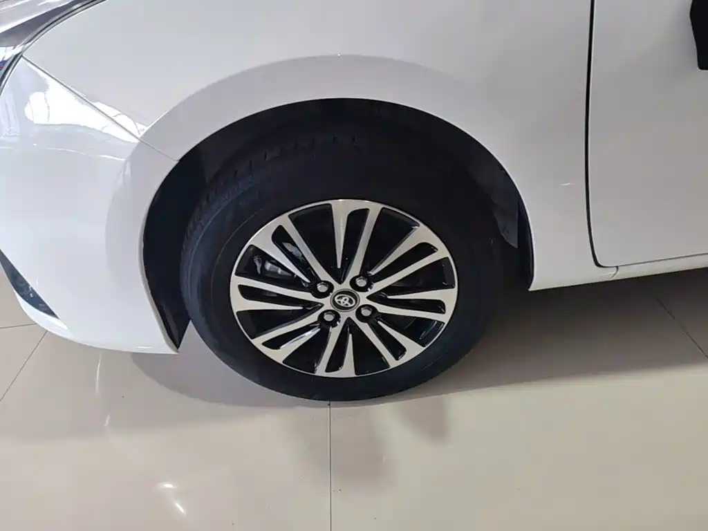 Toyota Yaris L — фото 23
