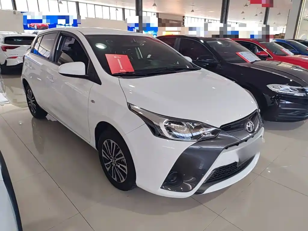Toyota Yaris L — фото 4