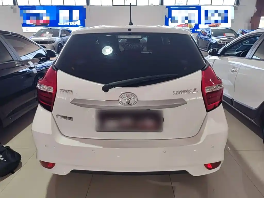 Toyota Yaris L — фото 6