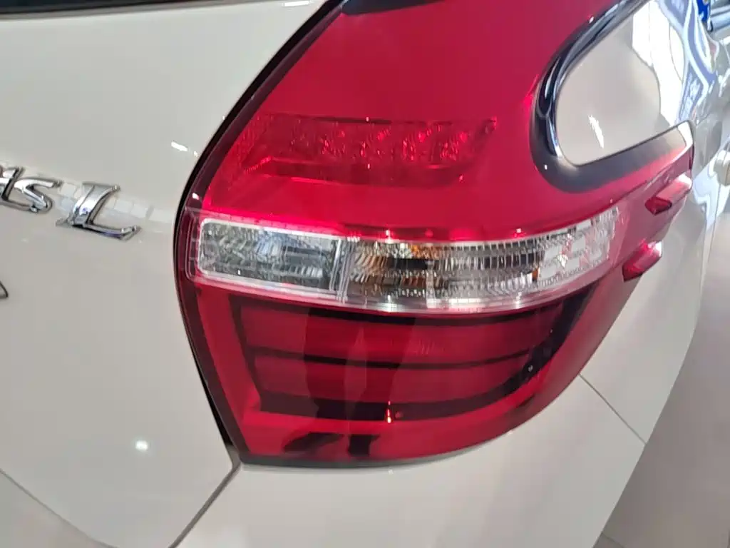 Toyota Yaris L — фото 8