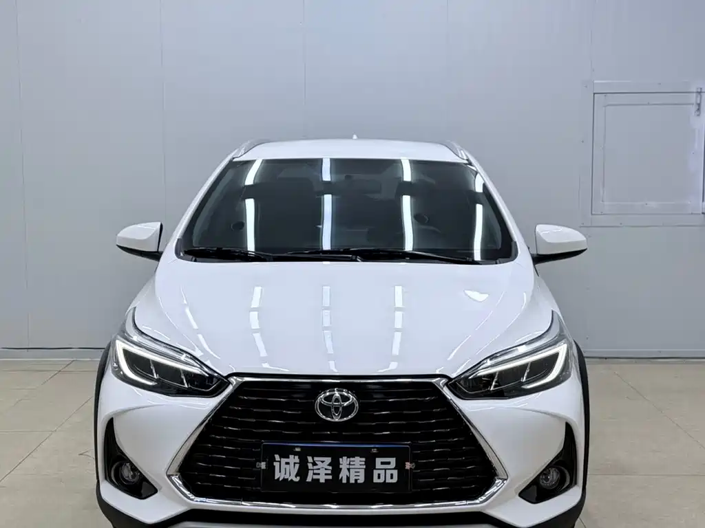 Toyota Yaris L — фото 2