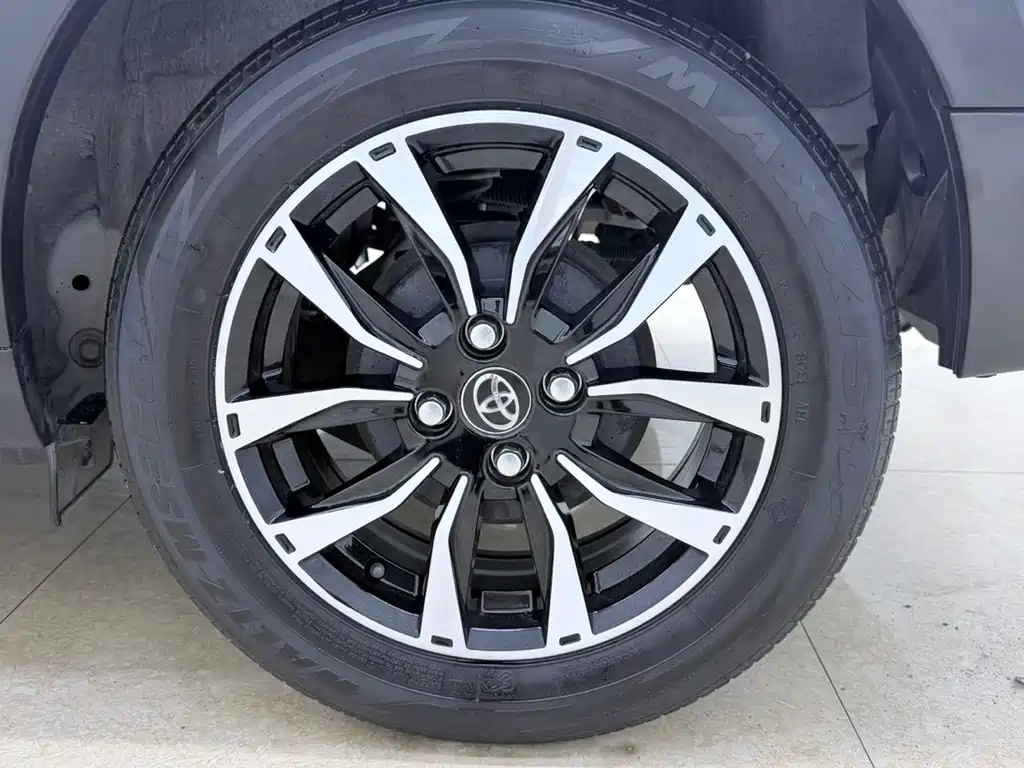Toyota Yaris L — фото 23