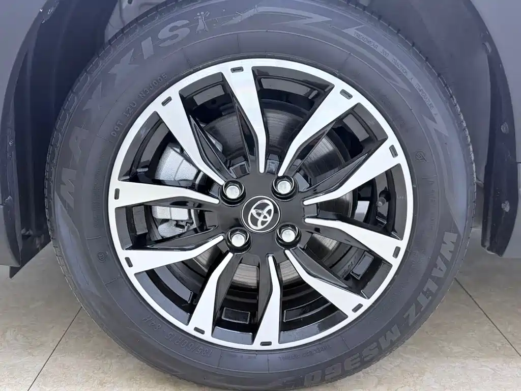 Toyota Yaris L — фото 24
