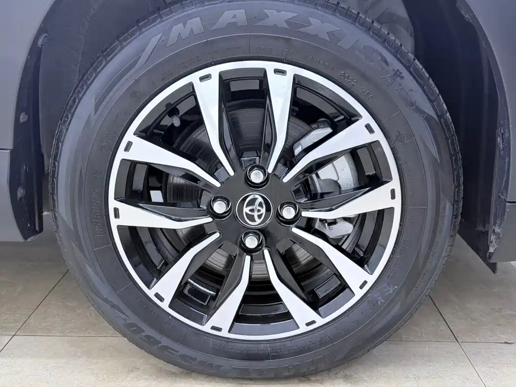 Toyota Yaris L — фото 25