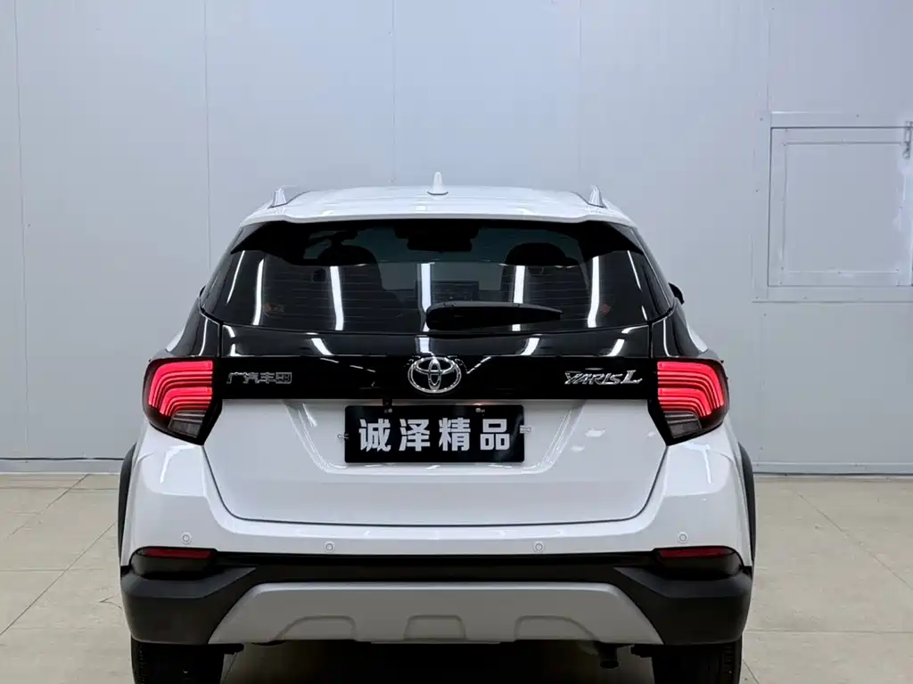 Toyota Yaris L — фото 5