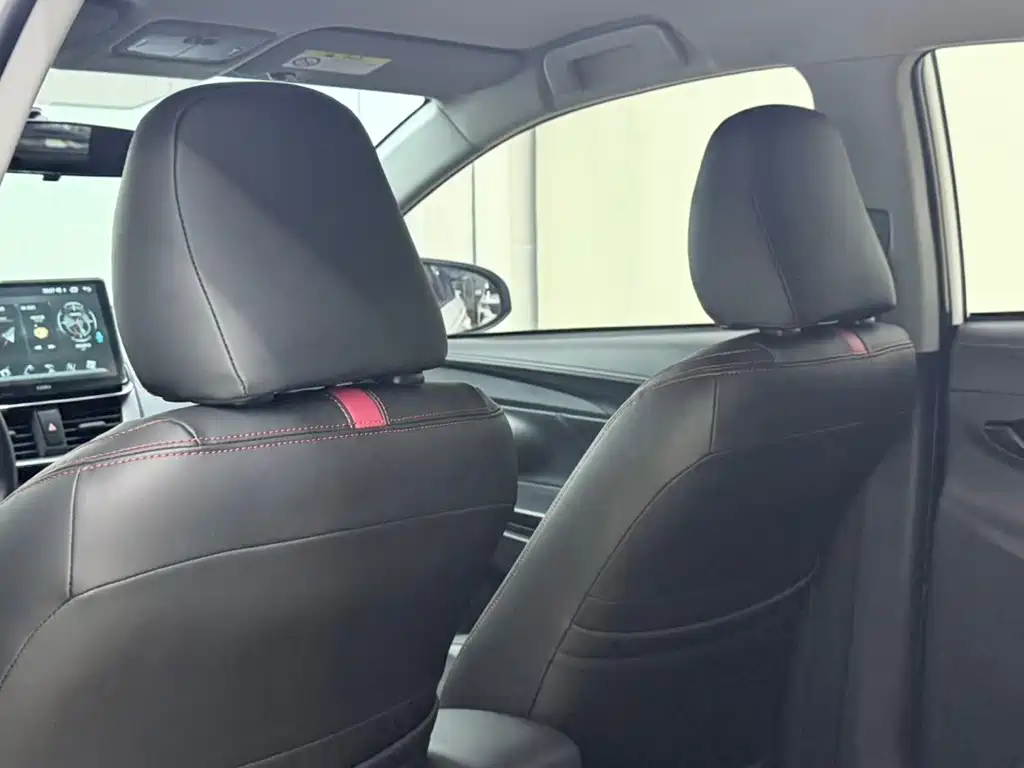 Toyota Yaris L — фото 8