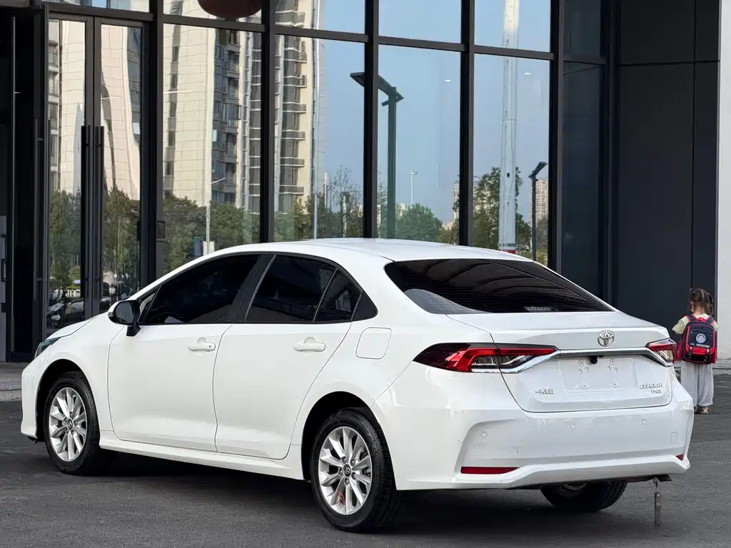 Toyota Corolla — фото 10