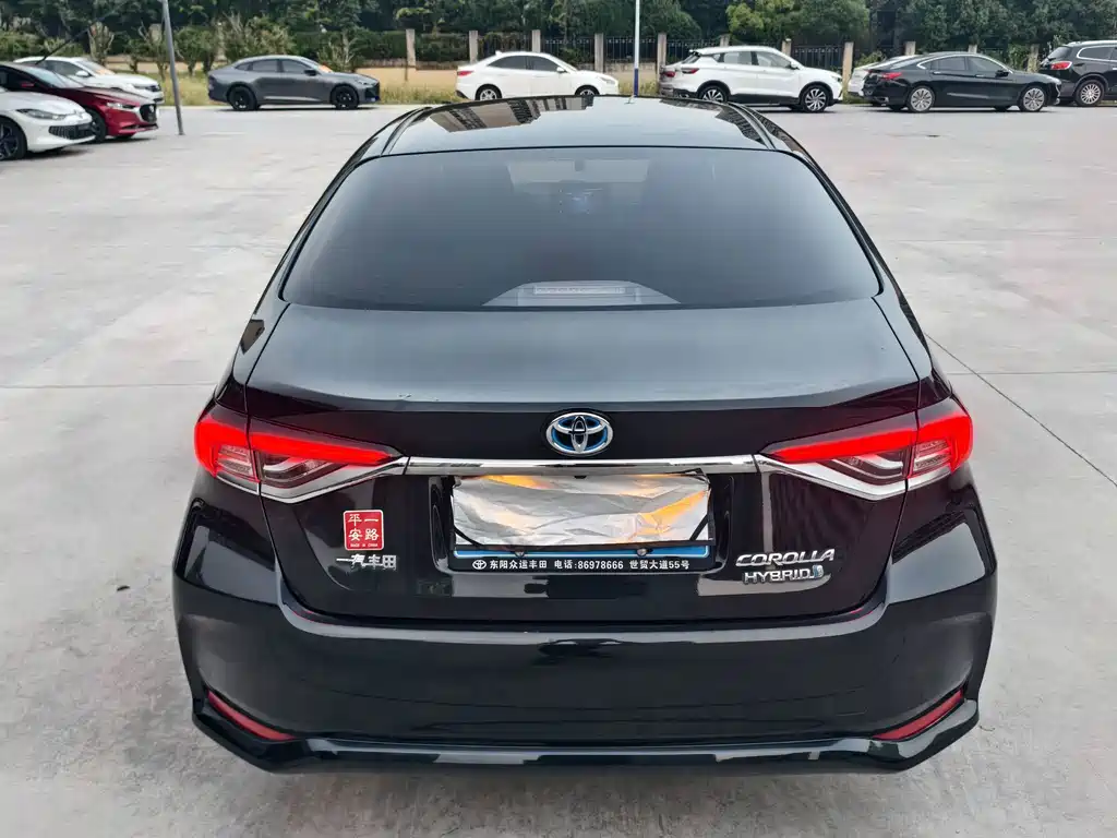 Toyota Corolla — фото 4