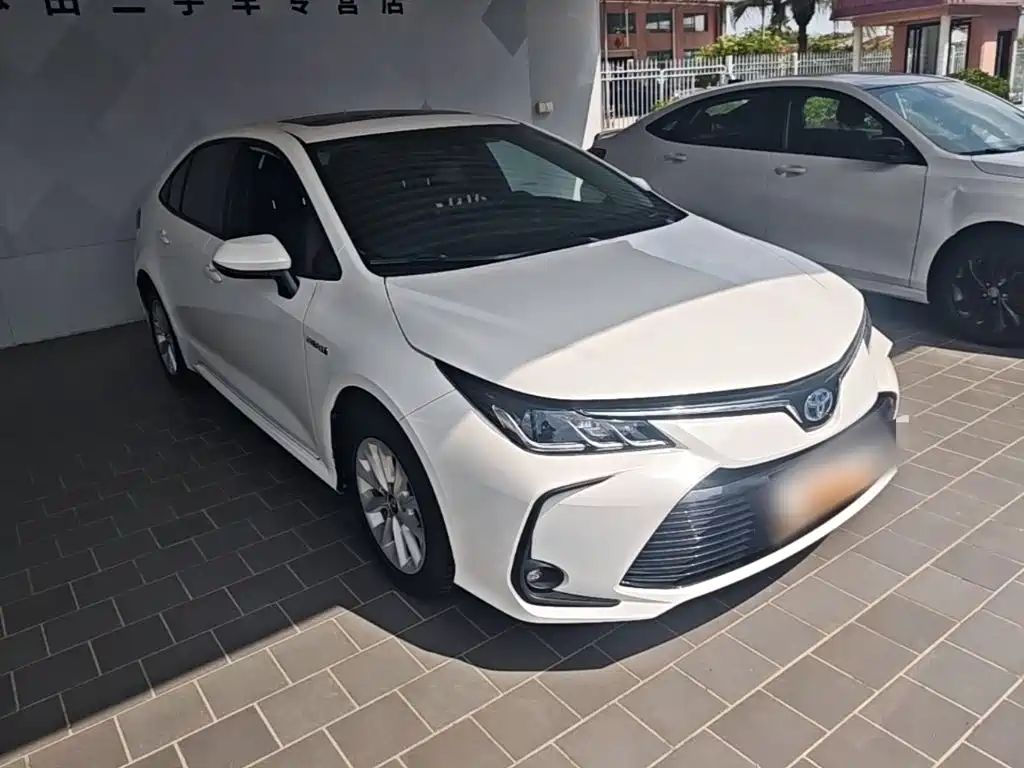 Toyota Corolla — фото 4