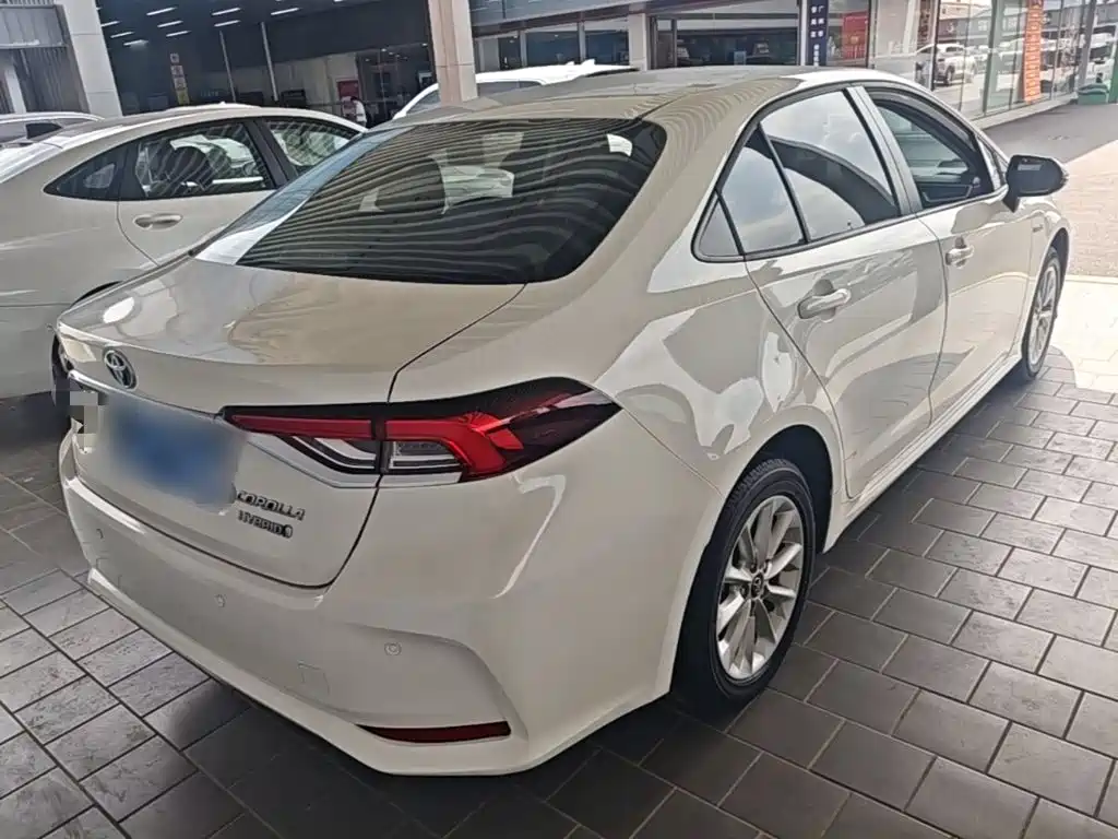 Toyota Corolla — фото 7