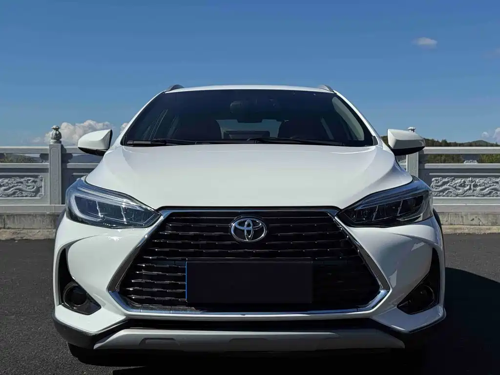Toyota Yaris L — фото 2
