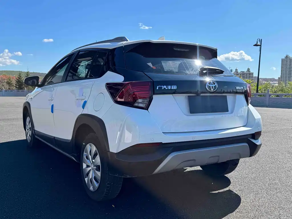 Toyota Yaris L — фото 4