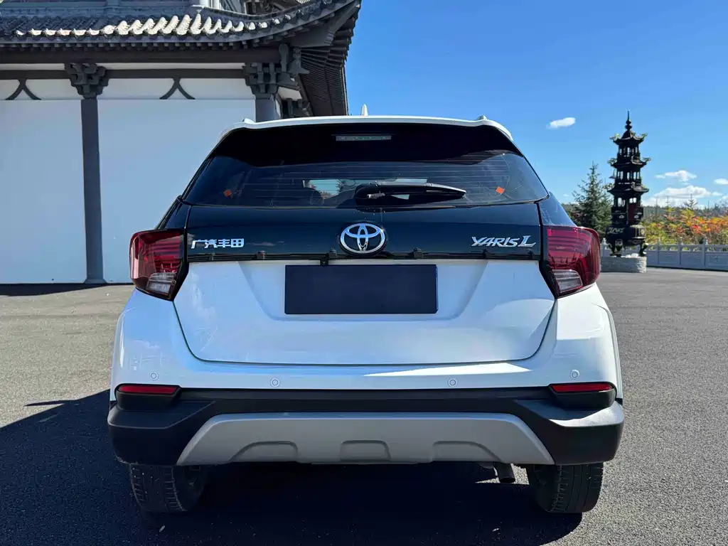 Toyota Yaris L — фото 5