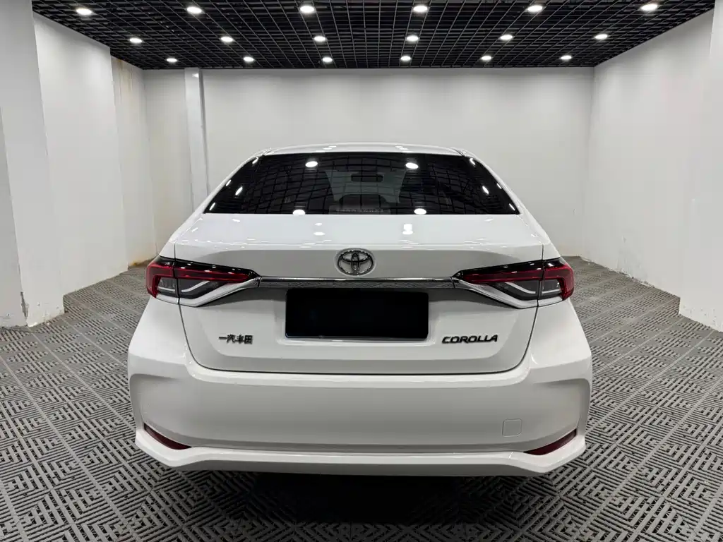 Toyota Corolla — фото 8
