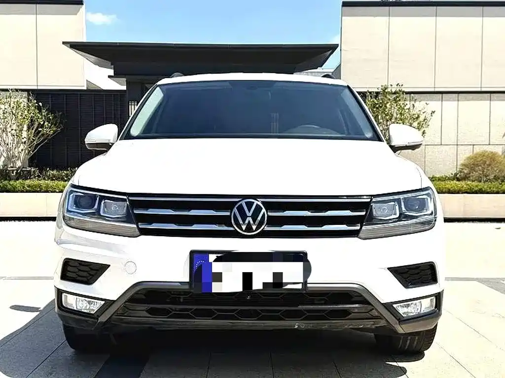 Volkswagen Tiguan L — фото 2