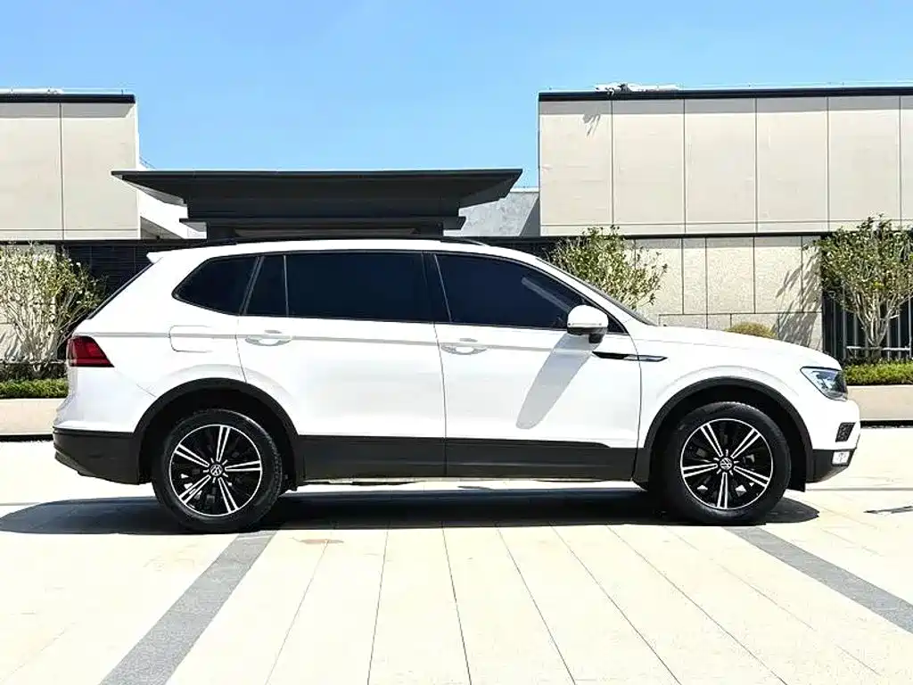Volkswagen Tiguan L — фото 6
