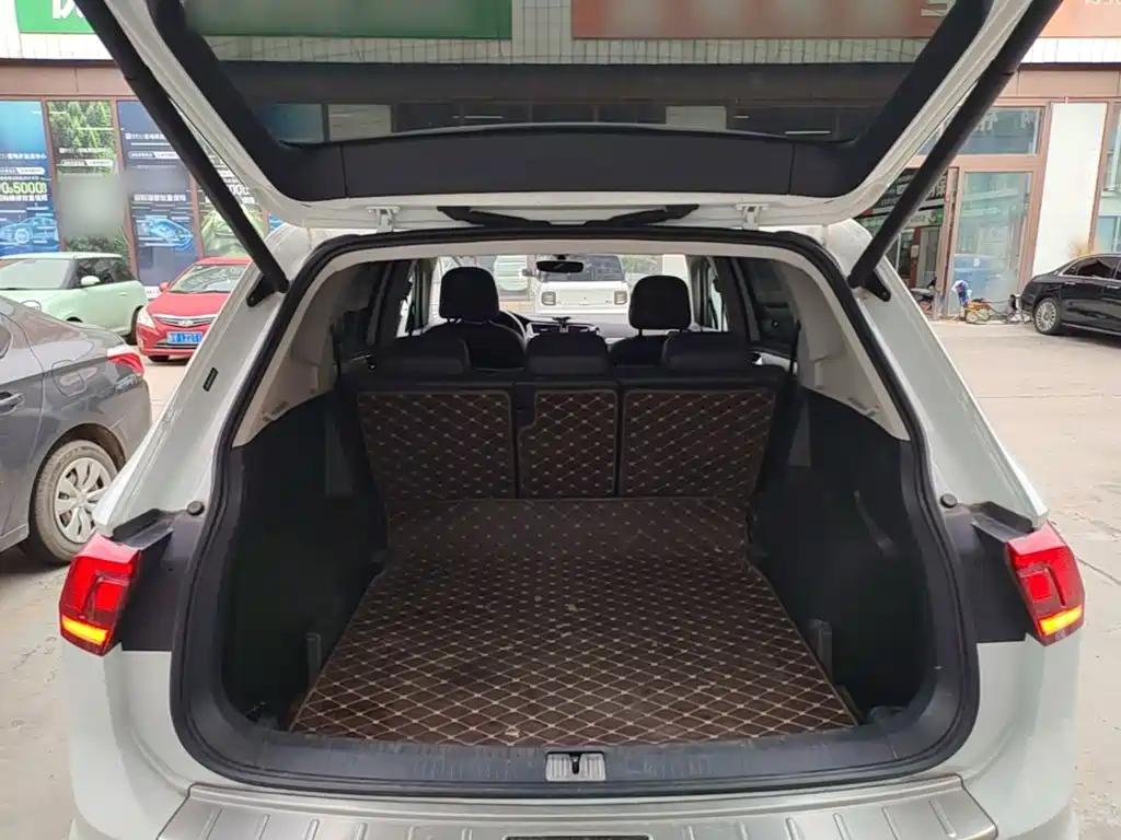 Volkswagen Tiguan L — фото 19