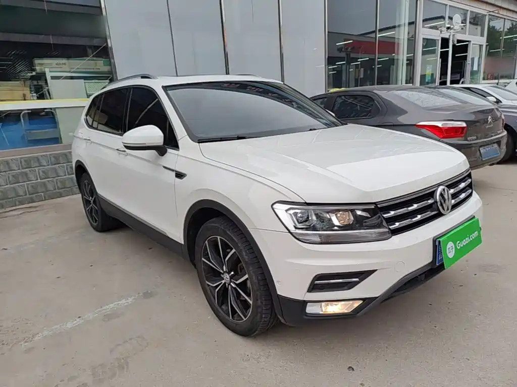 Volkswagen Tiguan L — фото 4