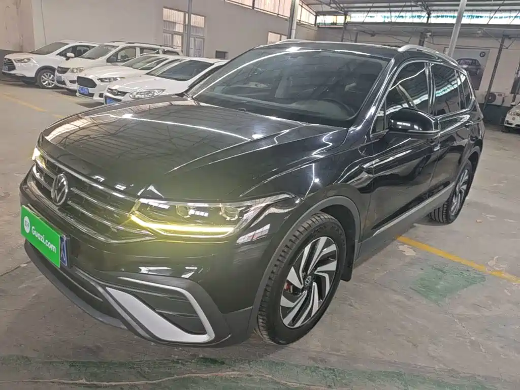 Volkswagen Tiguan L — фото 2