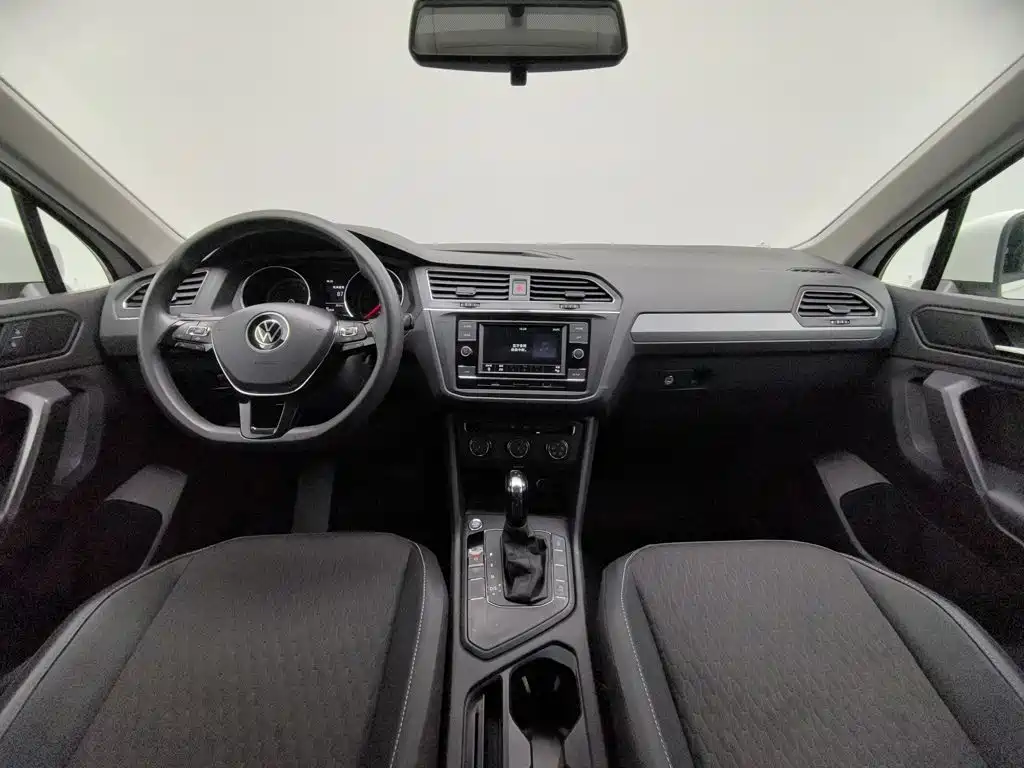Volkswagen Tiguan L — фото 5