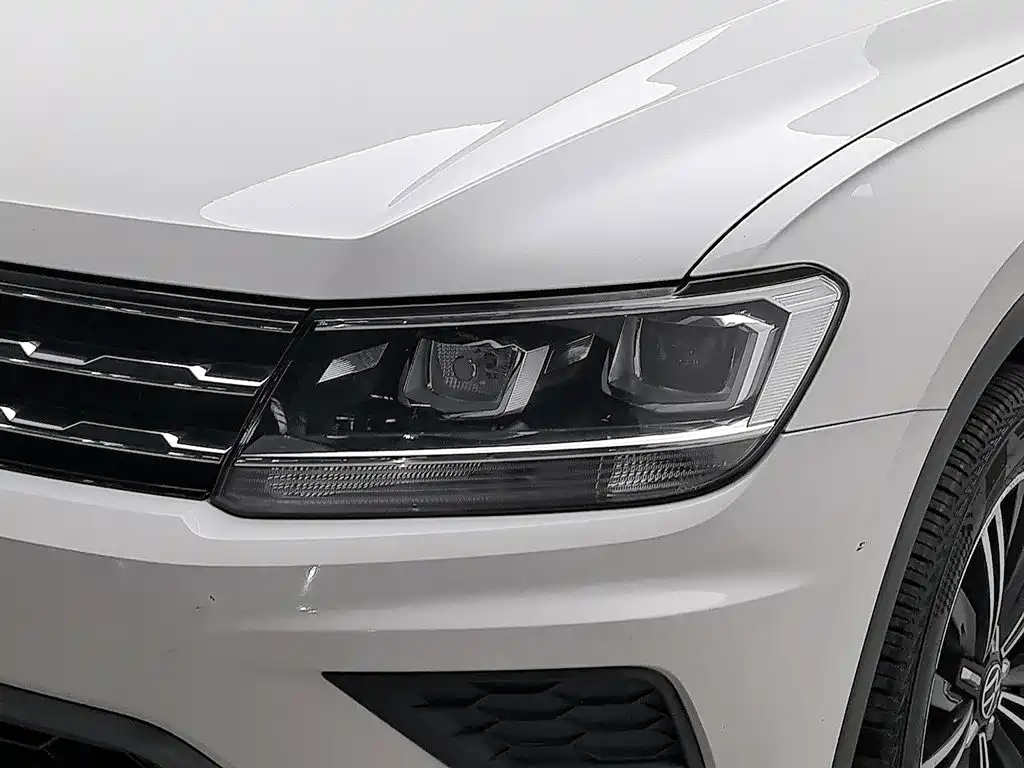 Volkswagen Tiguan L — фото 7