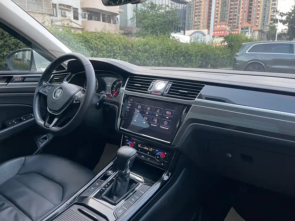 Volkswagen Phideon — фото 11