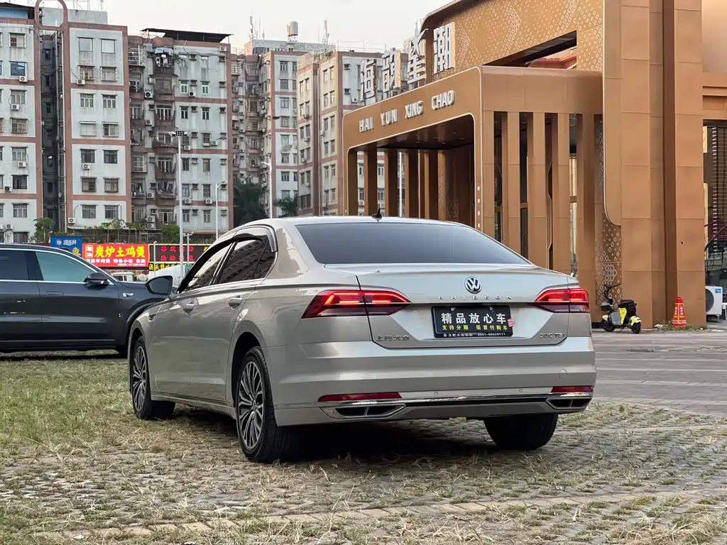 Volkswagen Phideon — фото 18