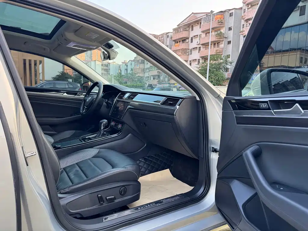 Volkswagen Phideon — фото 11