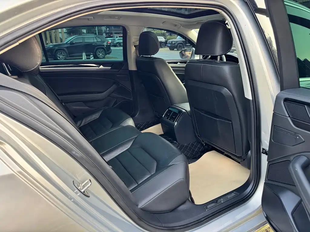 Volkswagen Phideon — фото 13