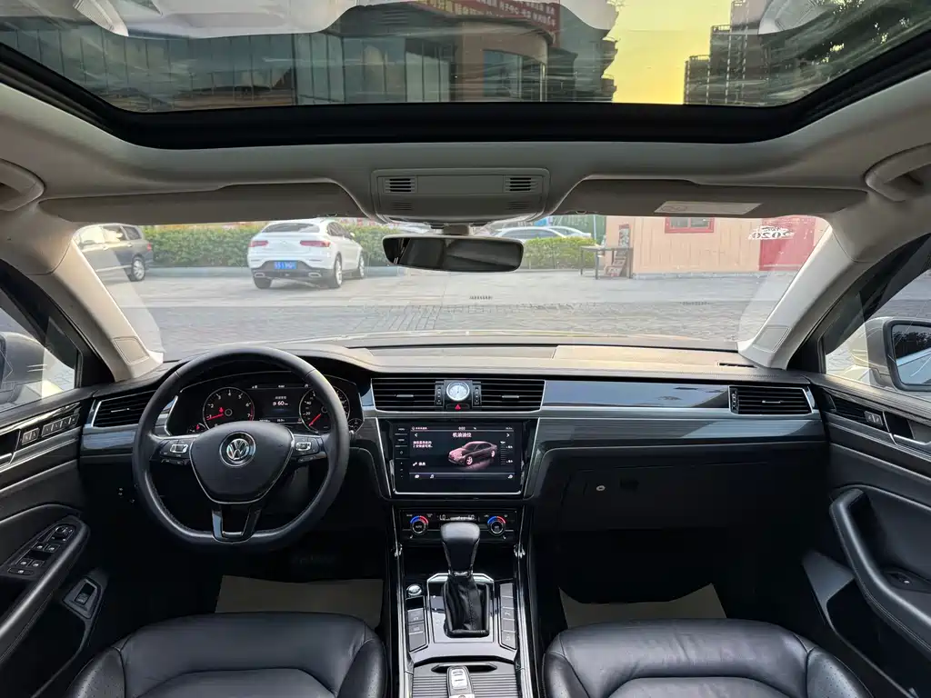 Volkswagen Phideon — фото 15