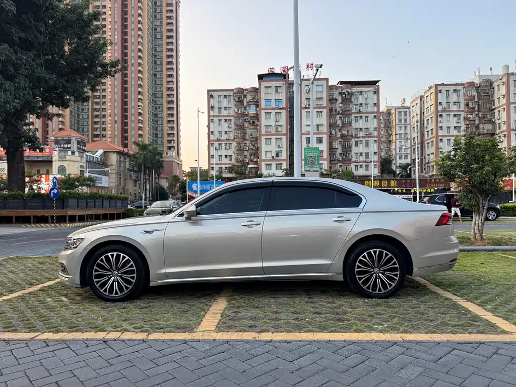 Volkswagen Phideon — фото 7