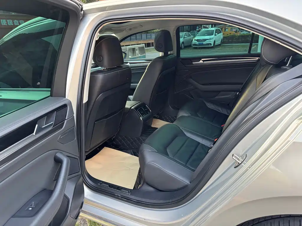 Volkswagen Phideon — фото 10