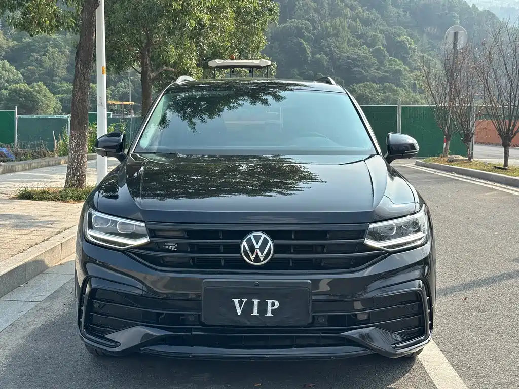 Volkswagen Tiguan L — фото 2