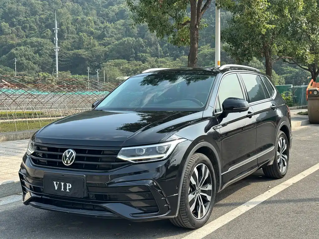 Volkswagen Tiguan L — фото 3
