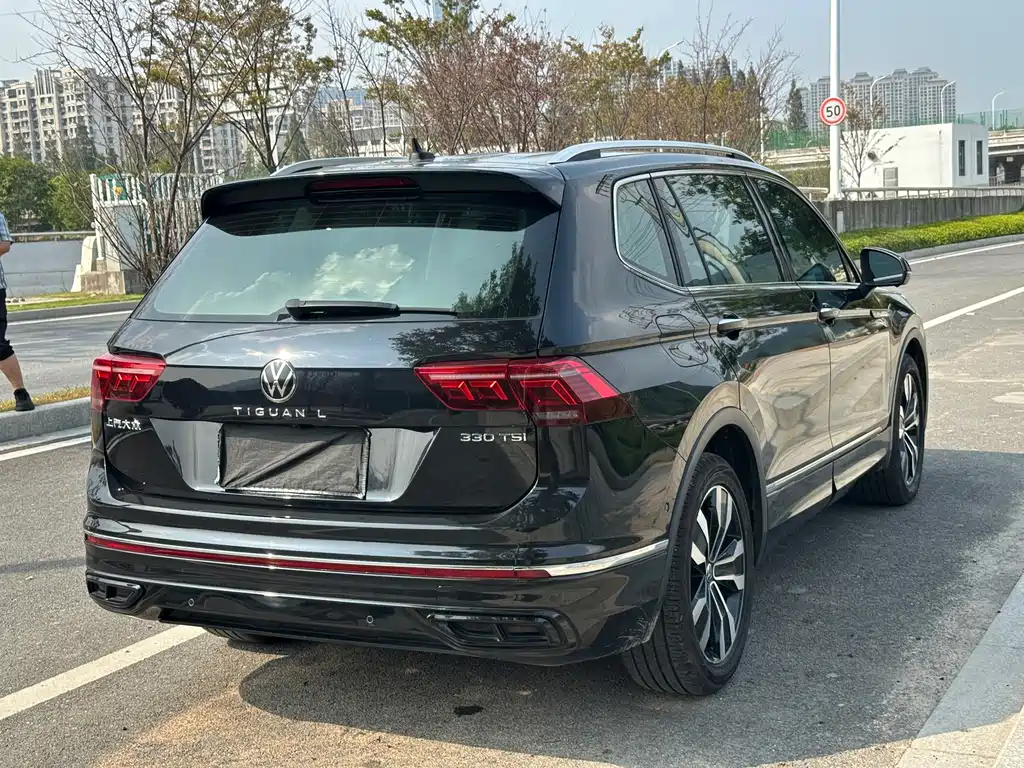 Volkswagen Tiguan L — фото 6